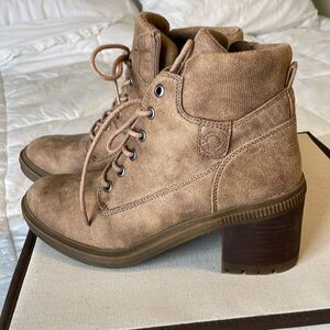 Crown vintage zip up boots, SIZE 8